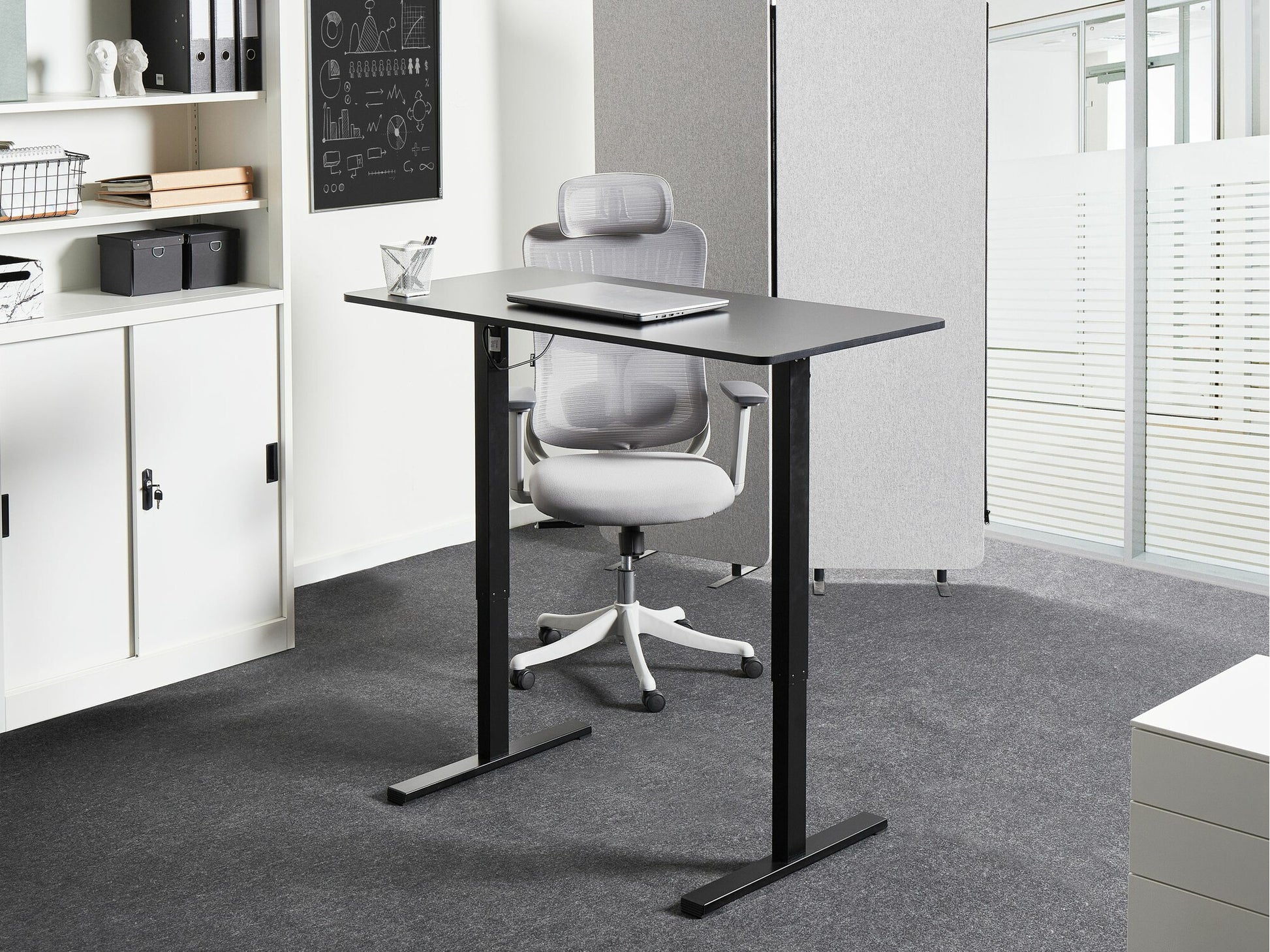 Reguliuojamo aukščio darbo stalas TAVARES 609398, Spalva: Juoda